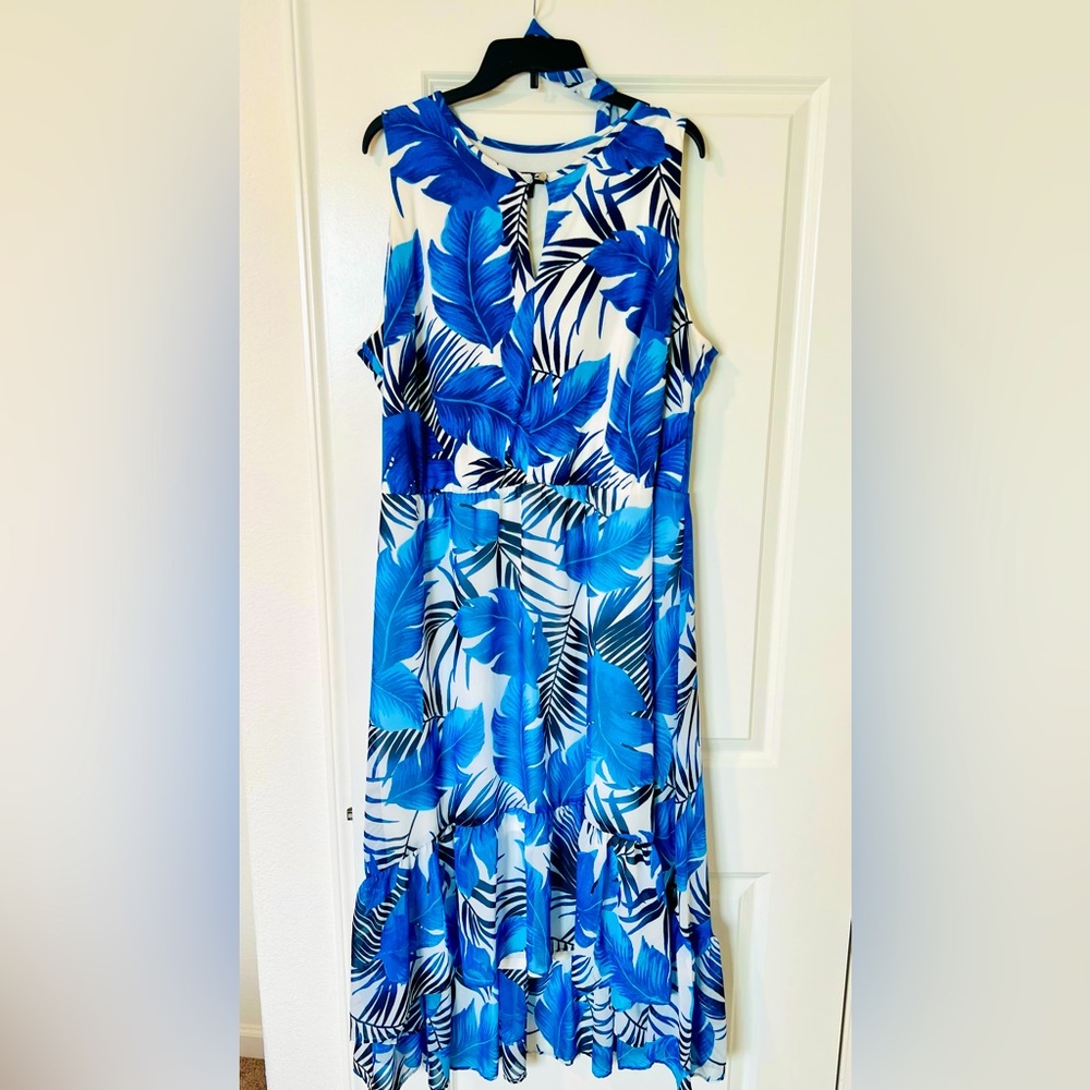 Plus size dress in size 20. Curvy size dress.